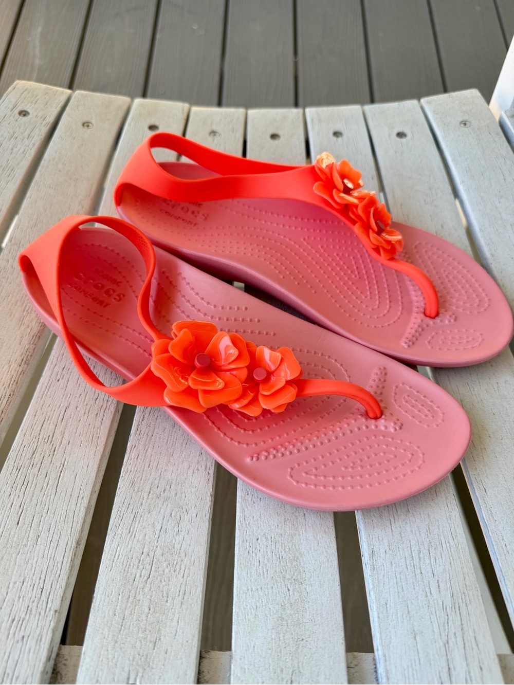 Crocs Serena Flower Embellished Thong Sandal wmns 7 Bright Coral Melon Slingback - Picture 4 of 8